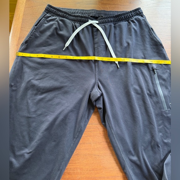 Vuori Transit Jogger Black Men’s Medium Performance Stretch Pants - Picture 8 of 9